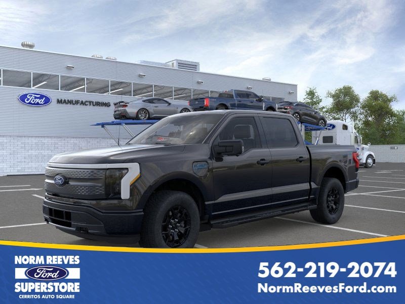 2025 Ford F-150 Lightning 4D Crew Cab