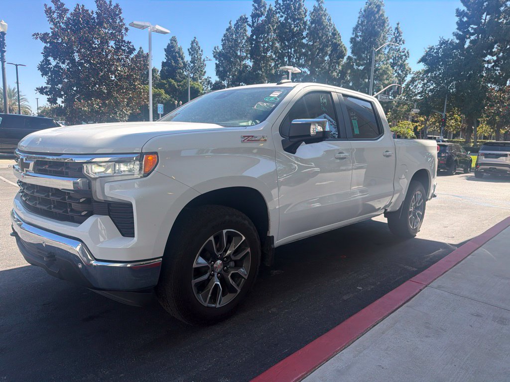 2025 Chevrolet Silverado 1500 4D Crew Cab