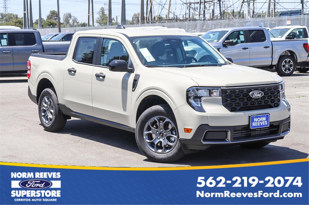 2025 Ford Maverick 4D Crew Cab