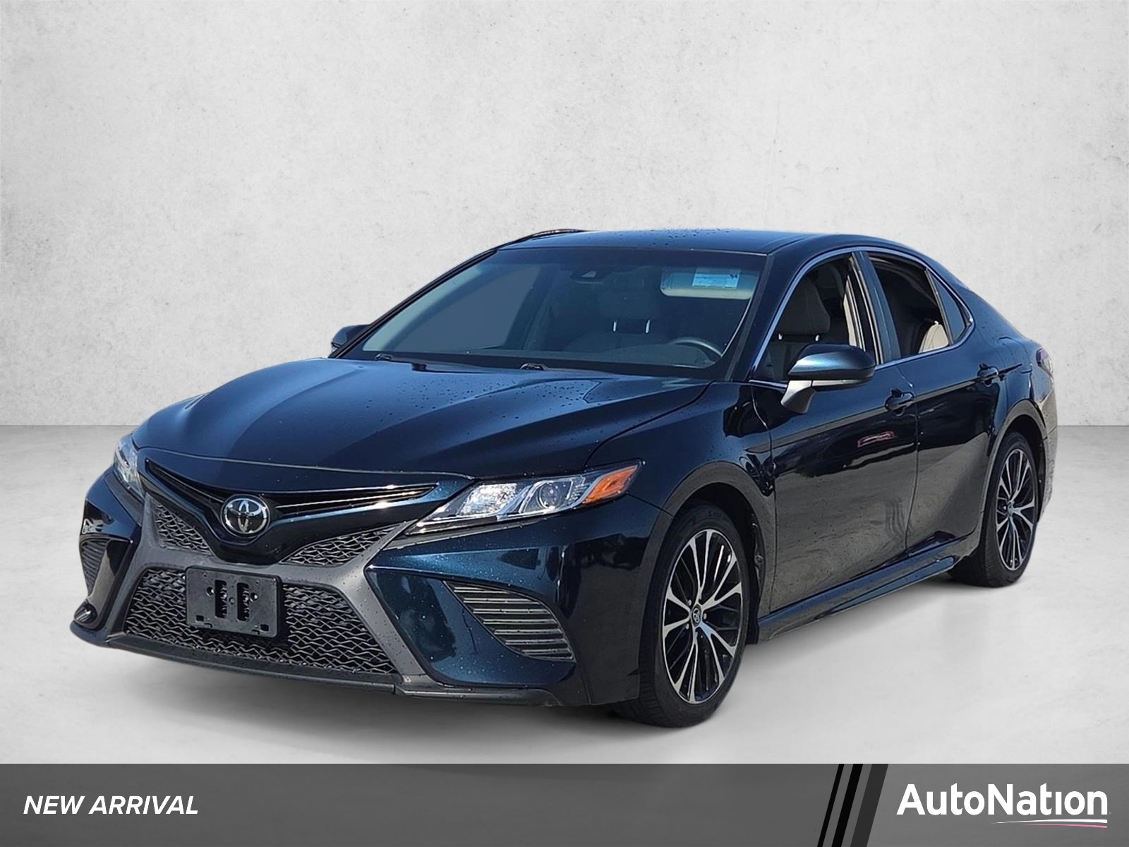 2018 Toyota Camry 4-door Mid-Size Passenger Car