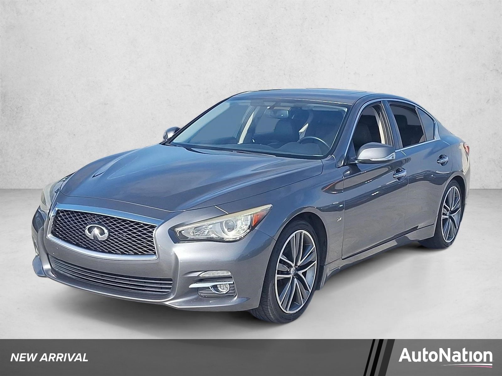 2014 INFINITI Q50 4-door Mid-Size Passenger Car