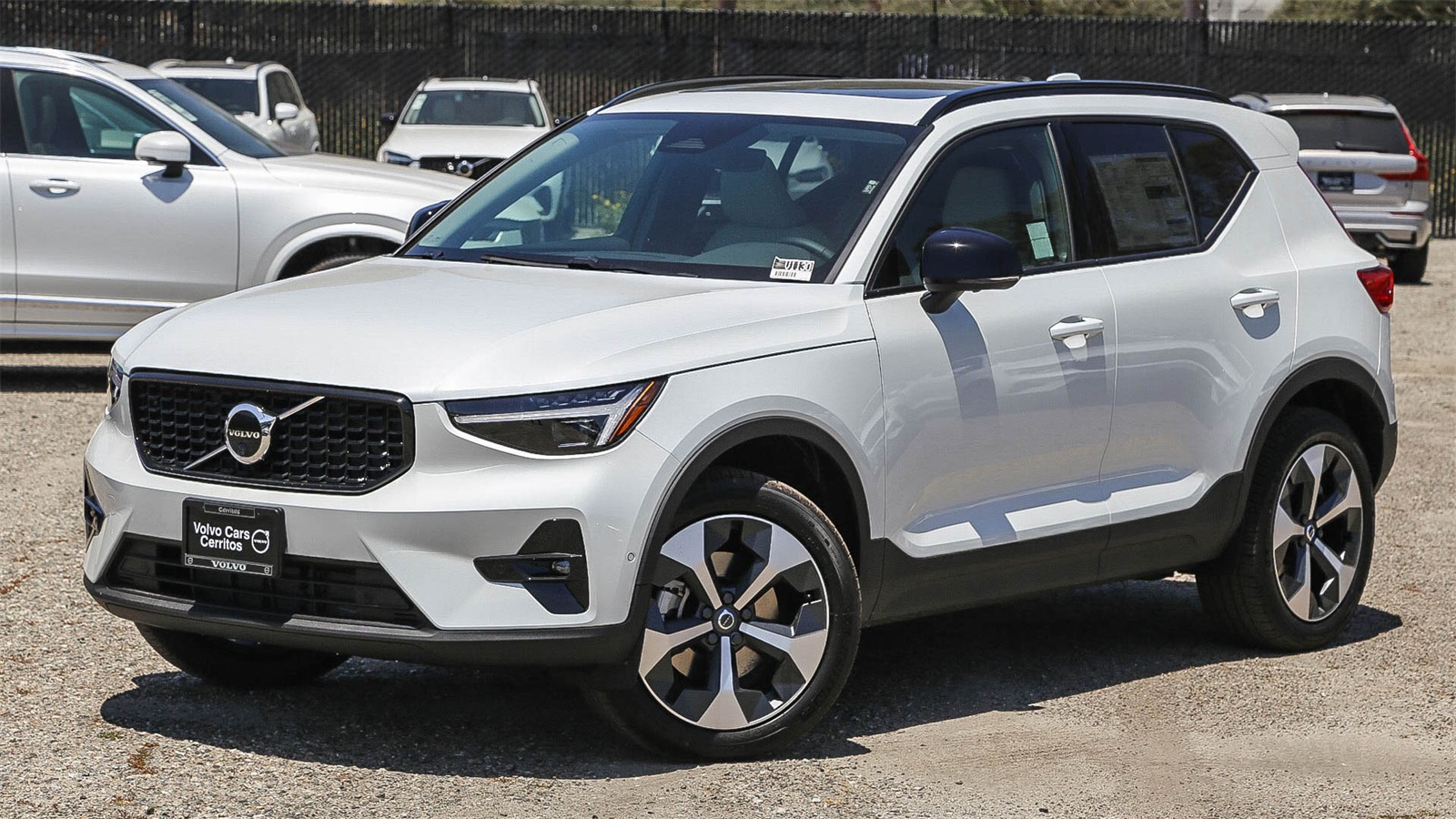 2025 Volvo XC40 4D Sport Utility