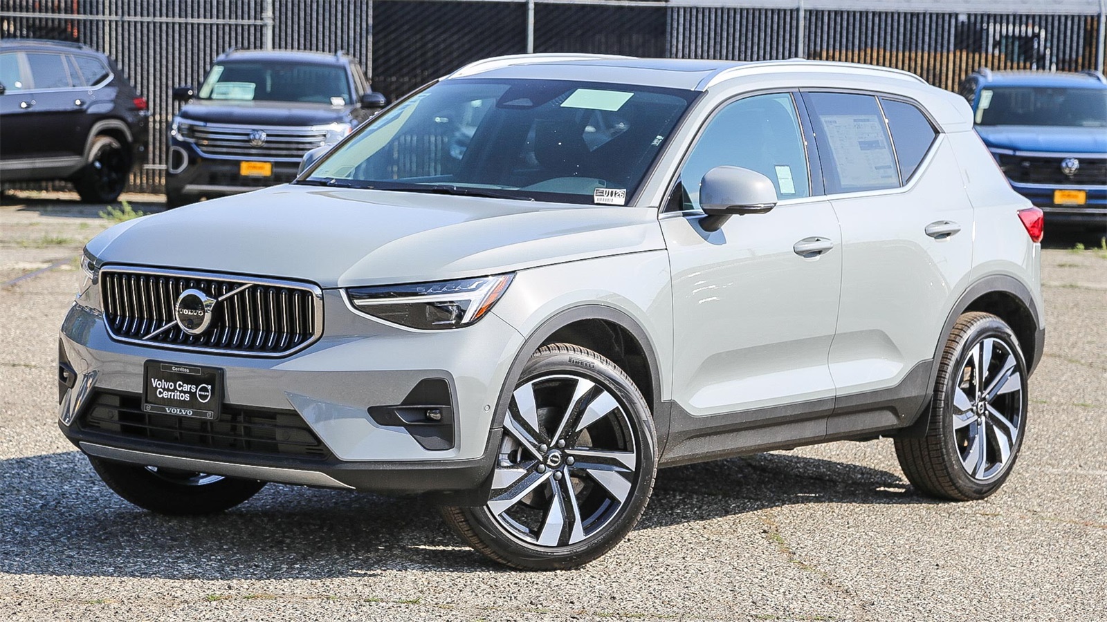 2025 Volvo XC40 4D Sport Utility