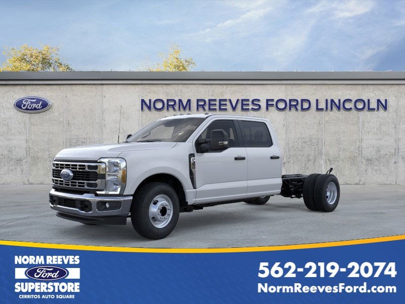 2025 Ford F-350SD 4D Crew Cab/Chassis