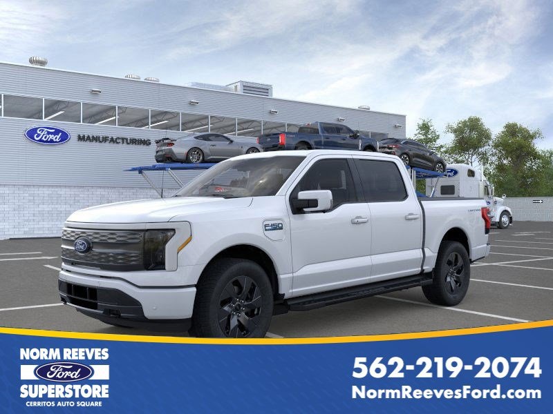 2025 Ford F-150 Lightning 4D Crew Cab
