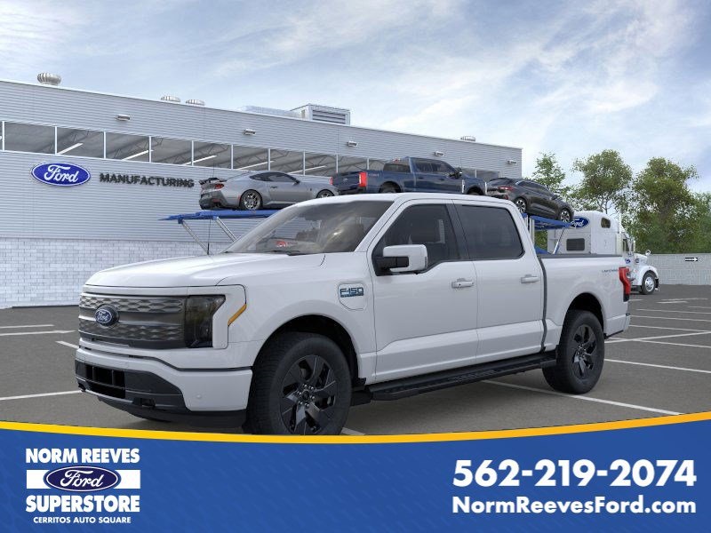 2025 Ford F-150 Lightning 4D Crew Cab