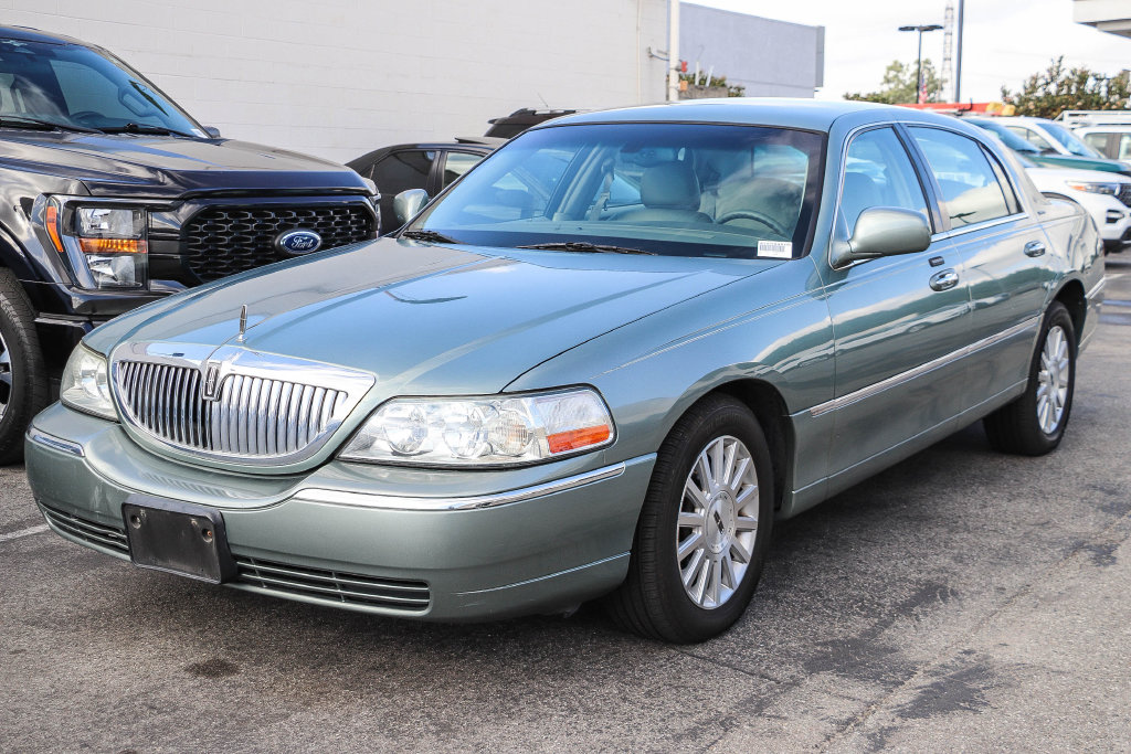Lincoln Town Car 4D Sedan
