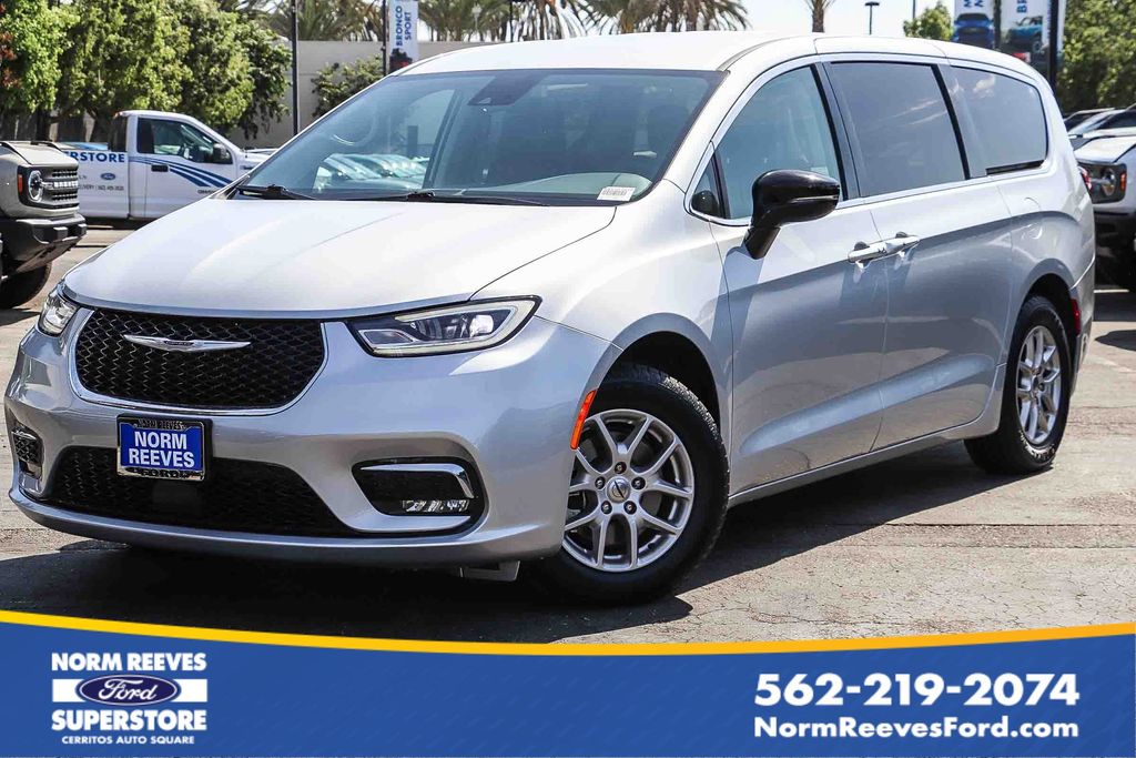 2024 Chrysler Pacifica 4D Passenger Van
