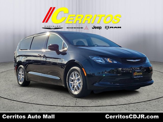 2025 Chrysler Voyager LX