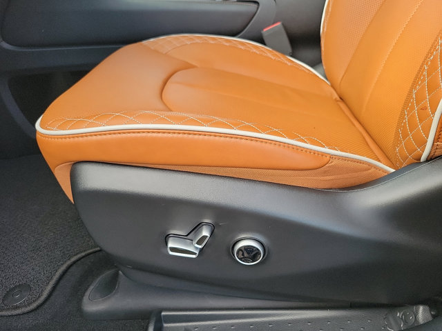 2025 Chrysler Pacifica PHEV Pinnacle - Photo 14