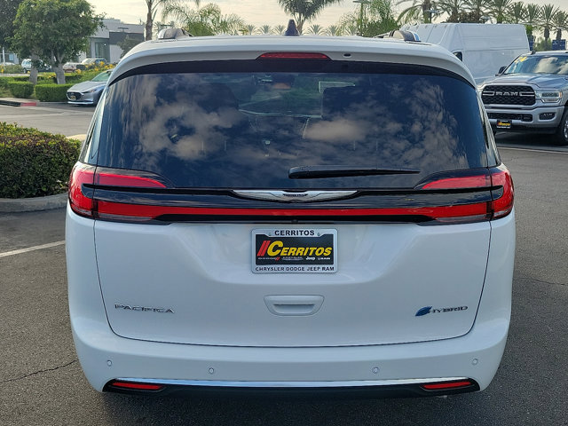 2025 Chrysler Pacifica PHEV Pinnacle - Photo 22