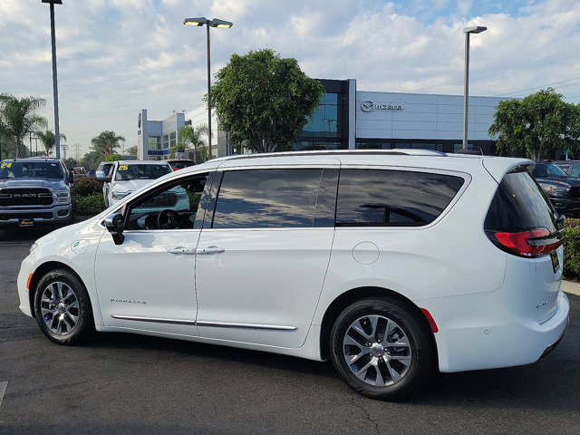 2025 Chrysler Pacifica PHEV Pinnacle - Photo 28