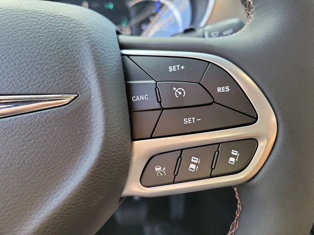 2025 Chrysler Pacifica PHEV Pinnacle - Photo 6