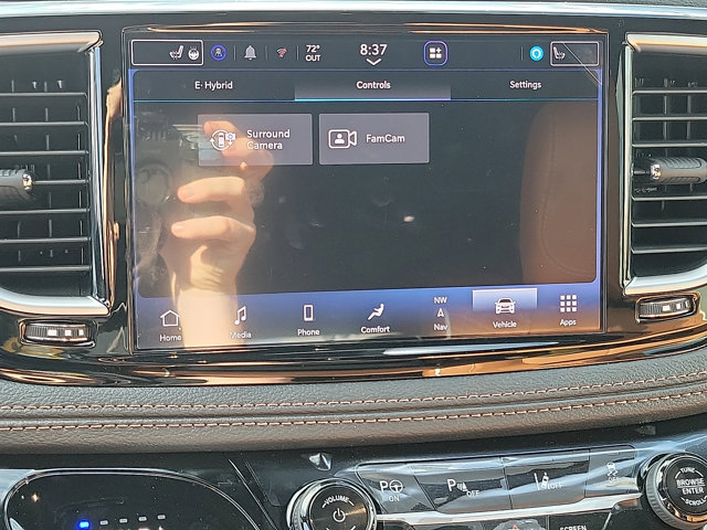 2025 Chrysler Pacifica PHEV Pinnacle - Photo 9