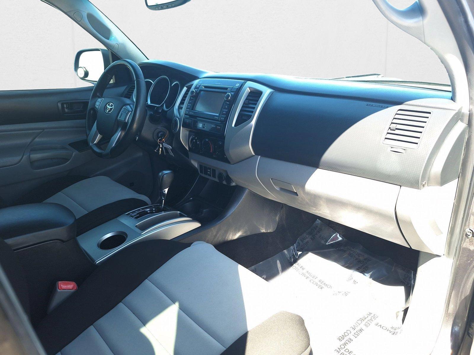 2025 Toyota Tacoma SR5 - Photo 16