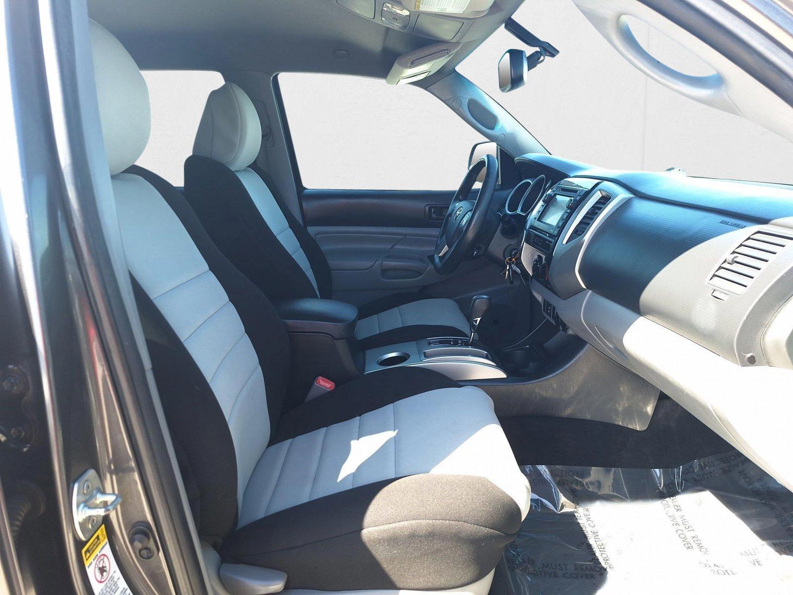 2025 Toyota Tacoma SR5 - Photo 17