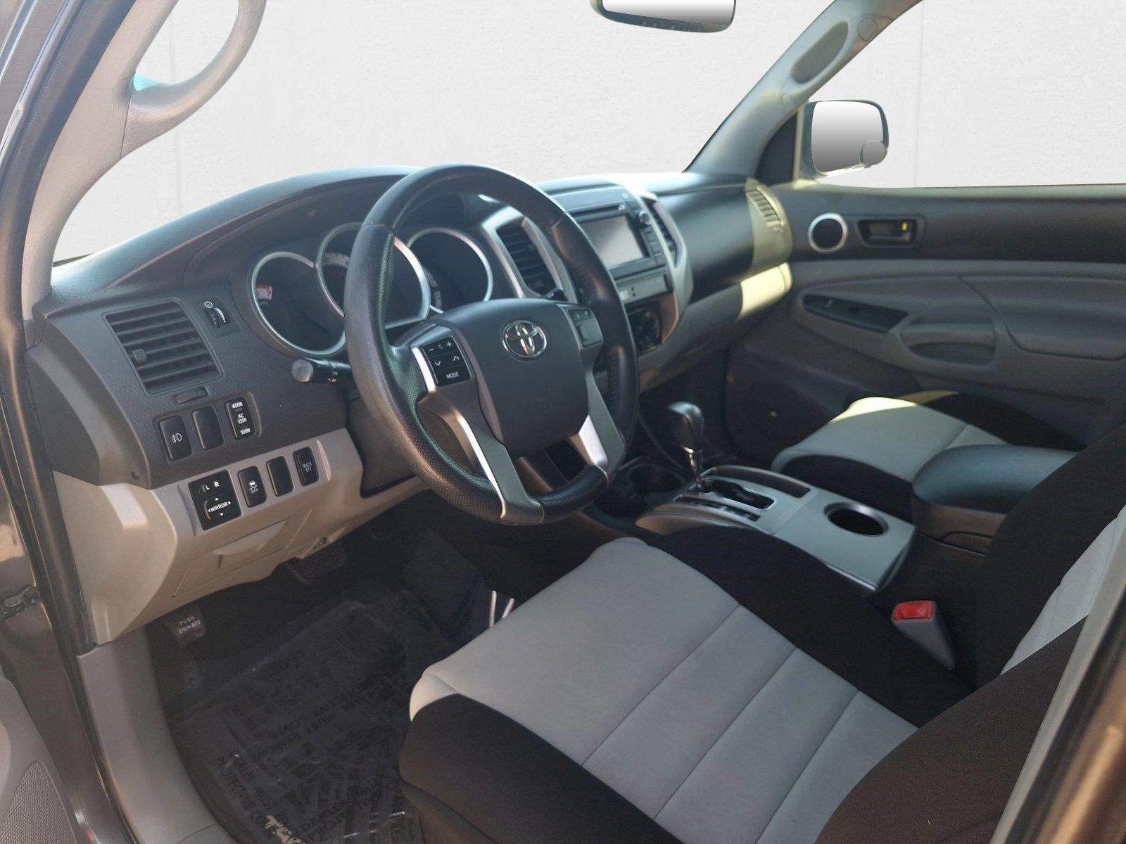 2025 Toyota Tacoma SR5 - Photo 8