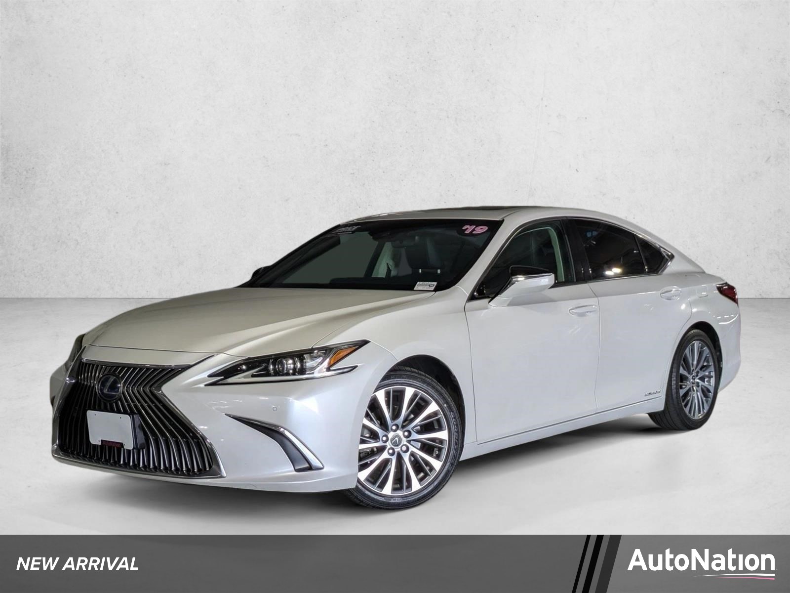 2019 Lexus ES 4-door Mid-Size Passenger Car