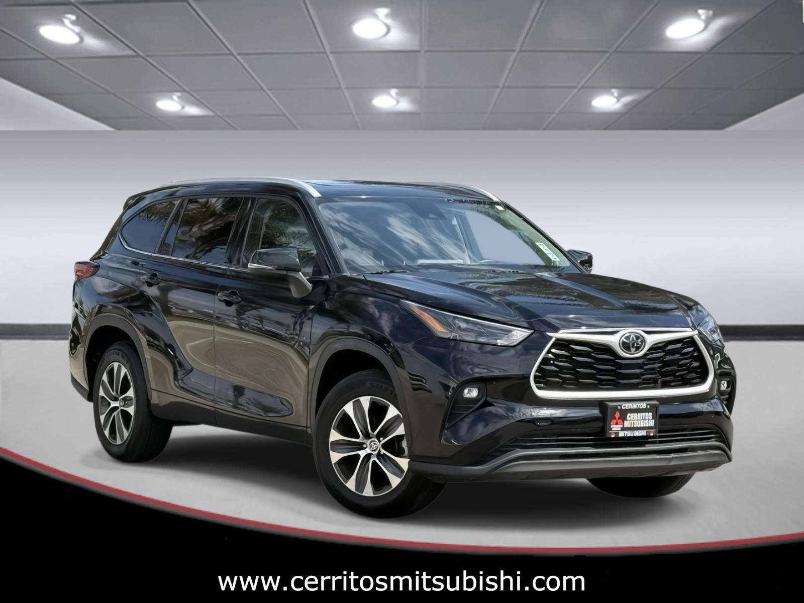 2022 Toyota Highlander XLE FWD (Natl)