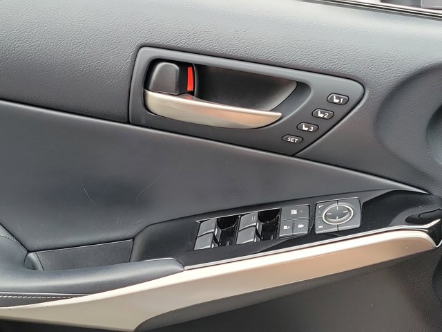 2018 Lexus IS 300 - Photo 12