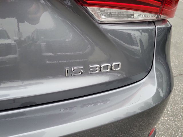 2018 Lexus IS 300 - Photo 18