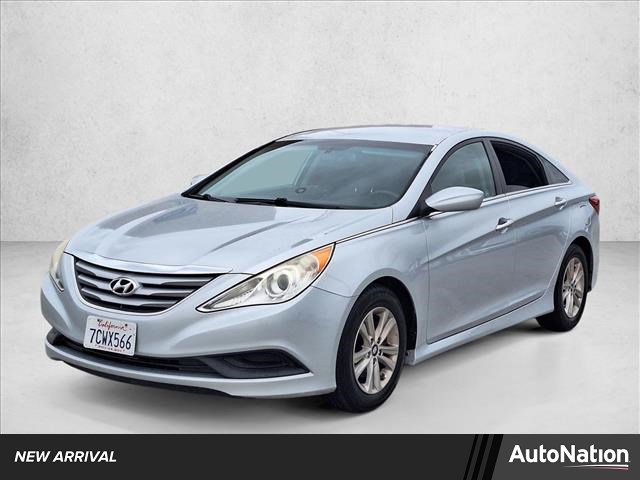 Hyundai Elantra 4-door Compact Passenger Car