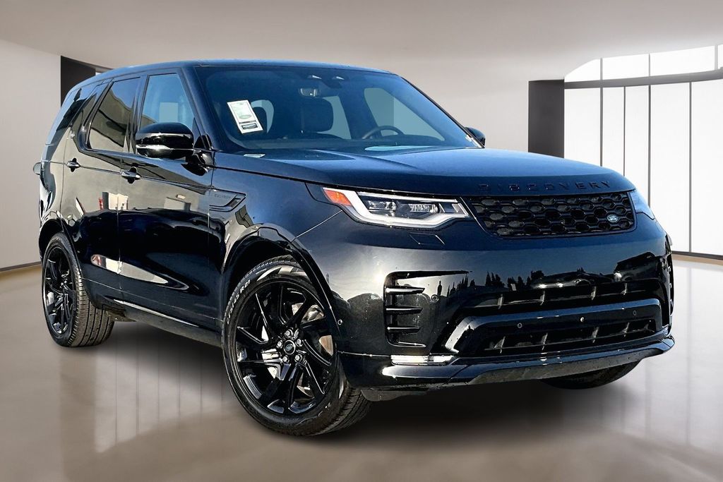 2025 Land Rover Discovery P300 Dynamic SE's photo