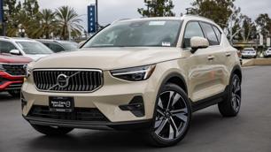 2025 Volvo XC40
