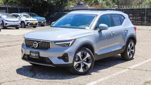 2025 Volvo XC40