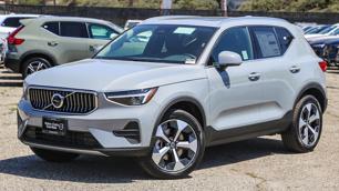 2025 Volvo XC40