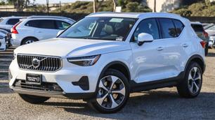2025 Volvo XC40