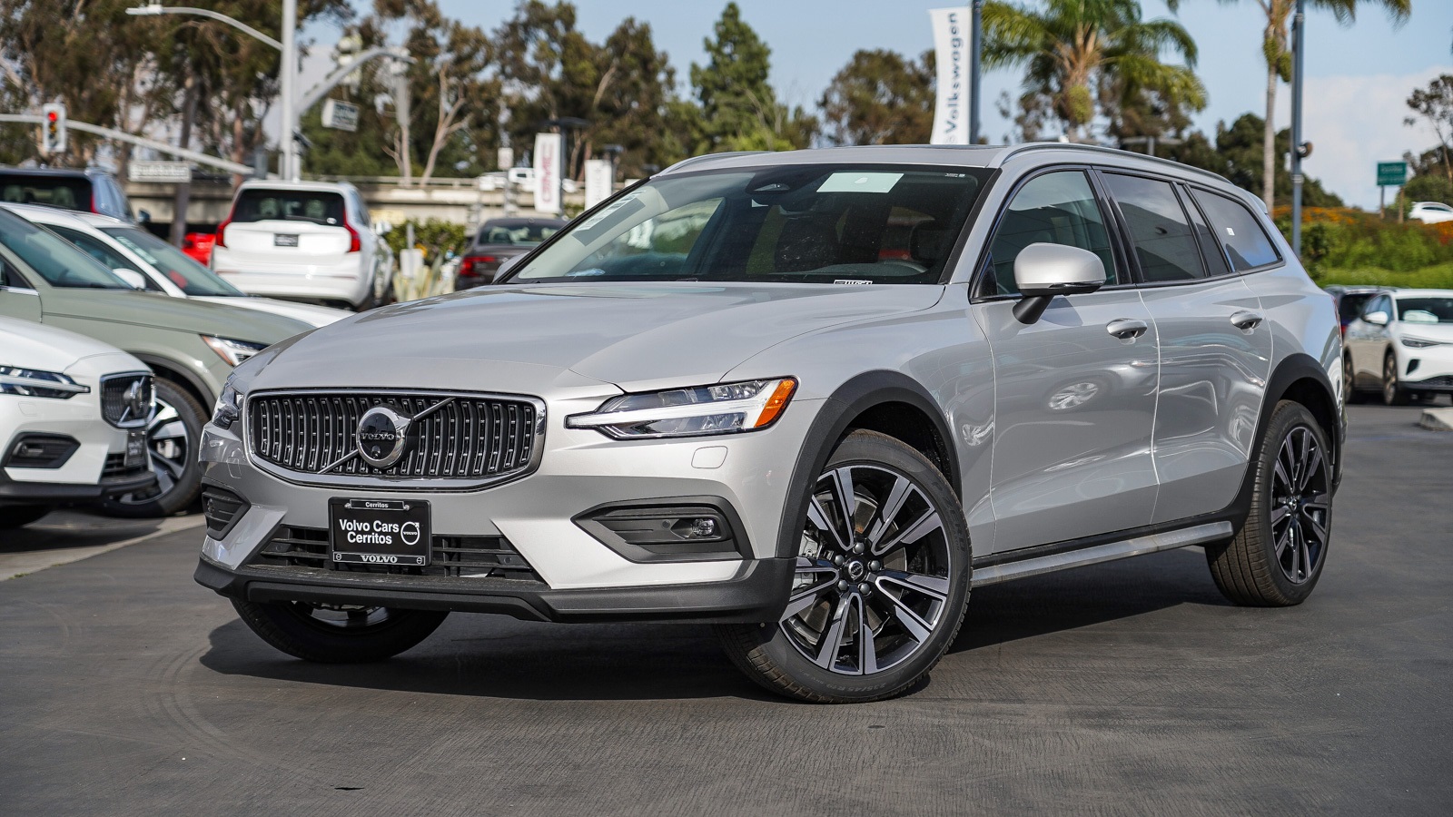 2025 Volvo V60 Cross Country