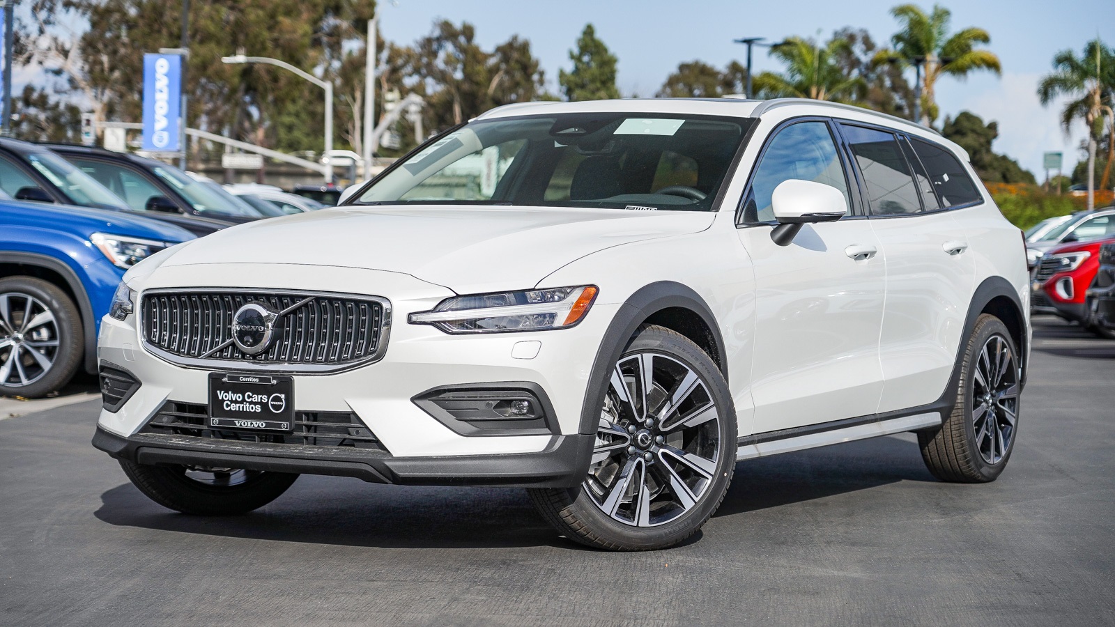 2025 Volvo V60 Cross Country